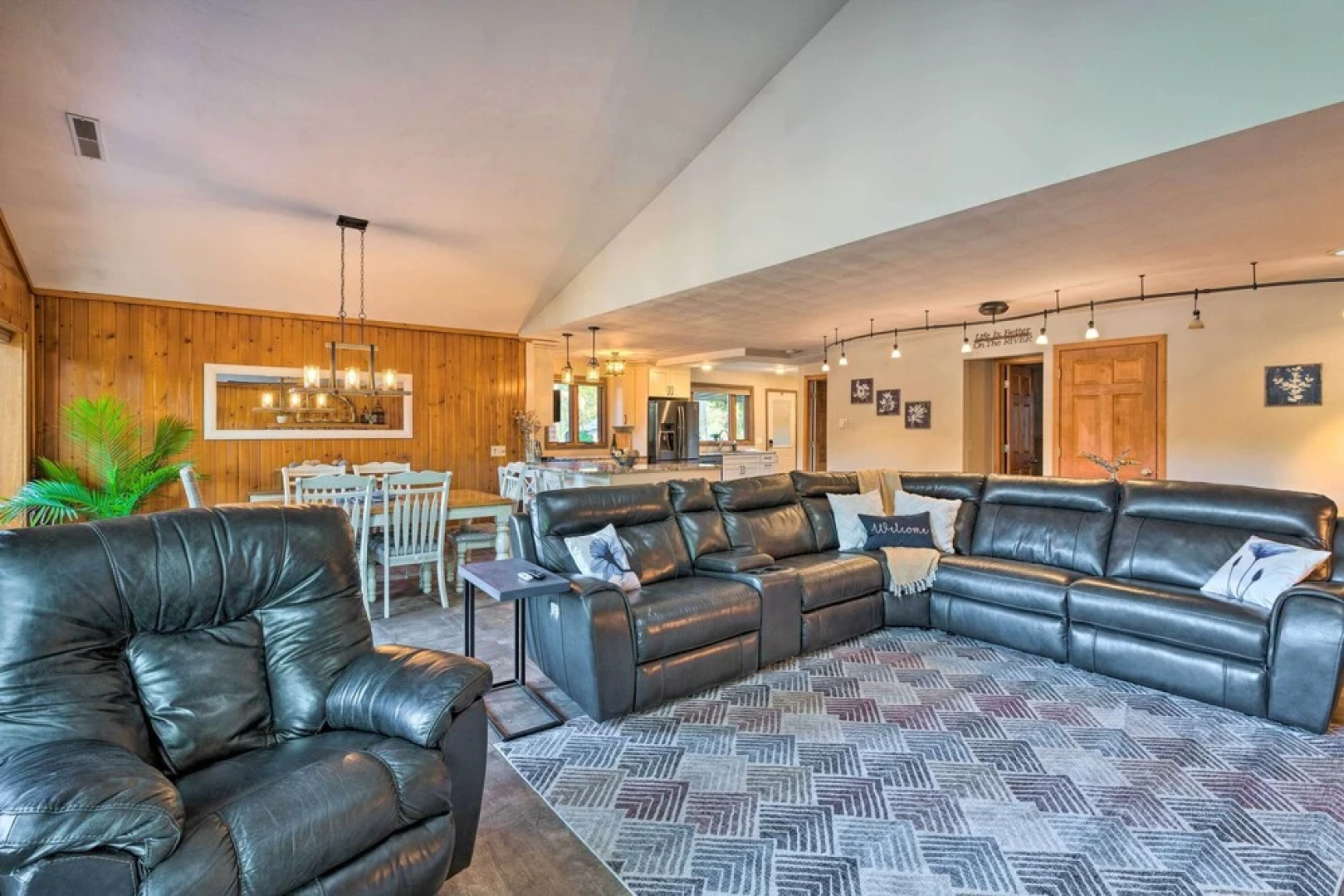Boat Dock & Backyard: 'rock River Retreat'