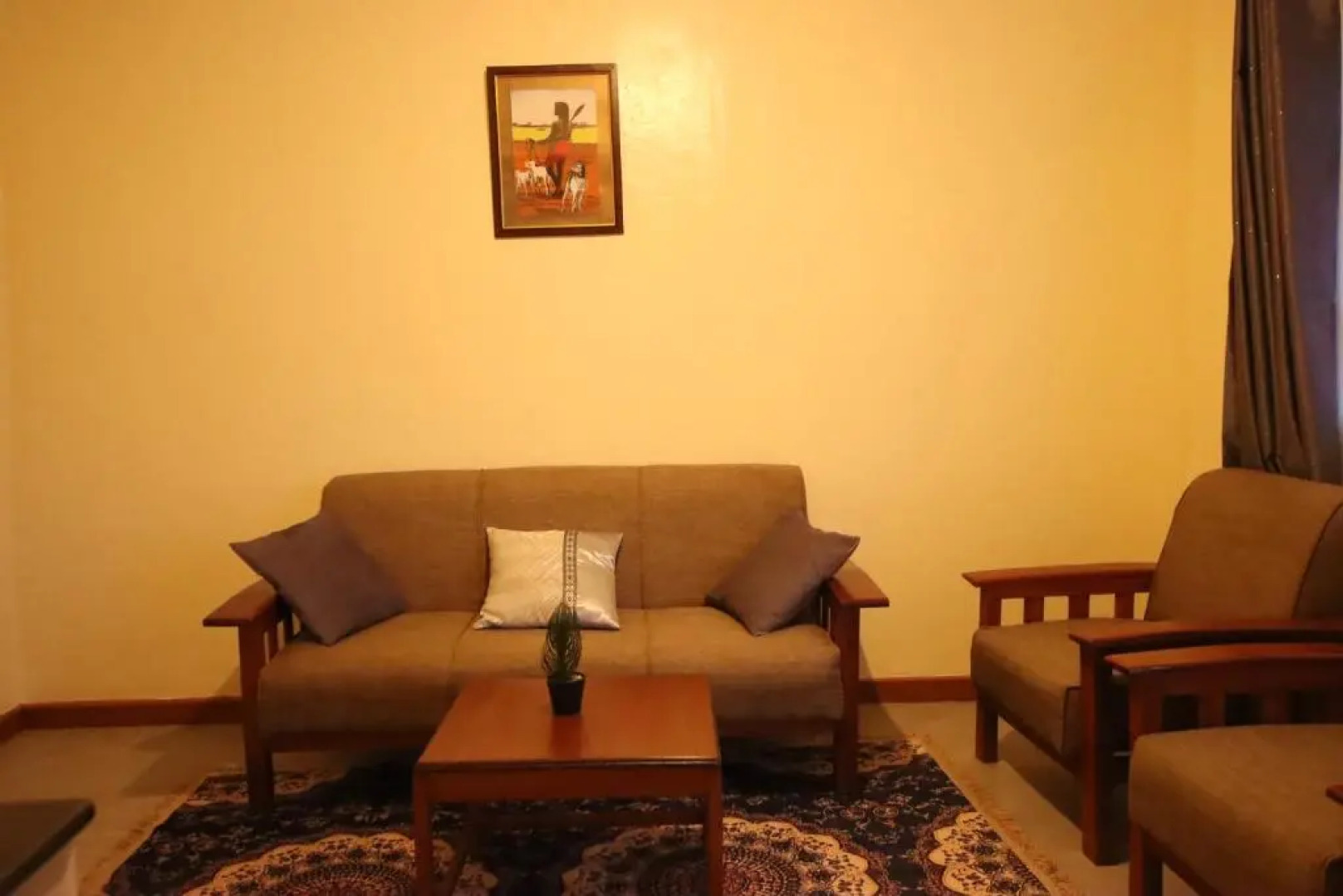 Stay.Plus Ebony Mara House