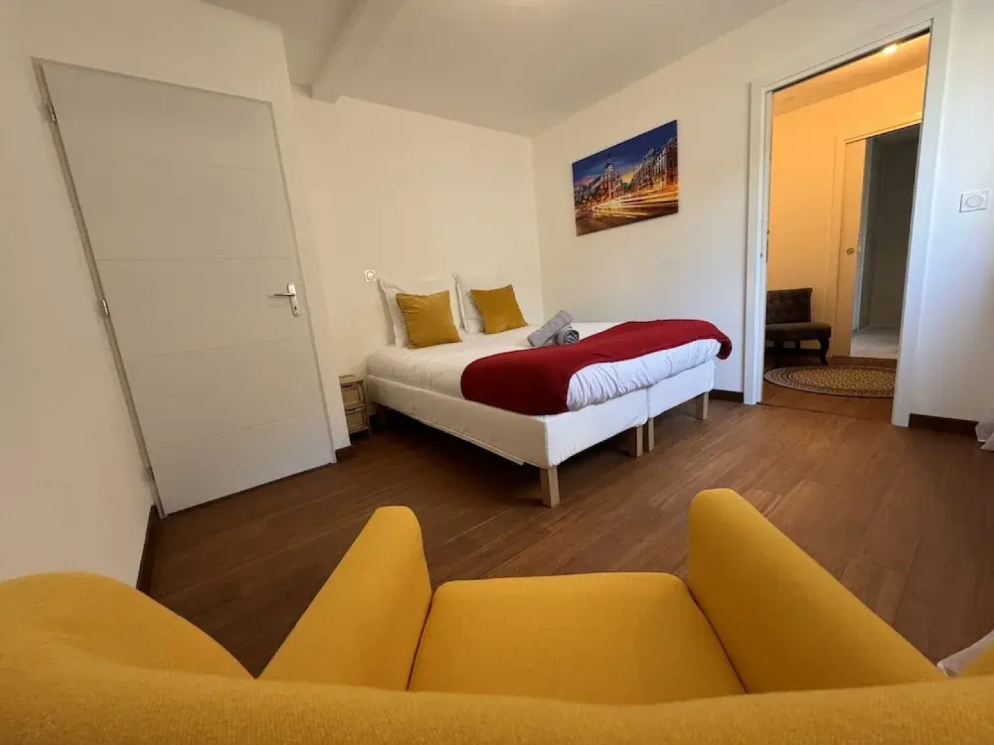 Hillside Retreat With Scenic Views