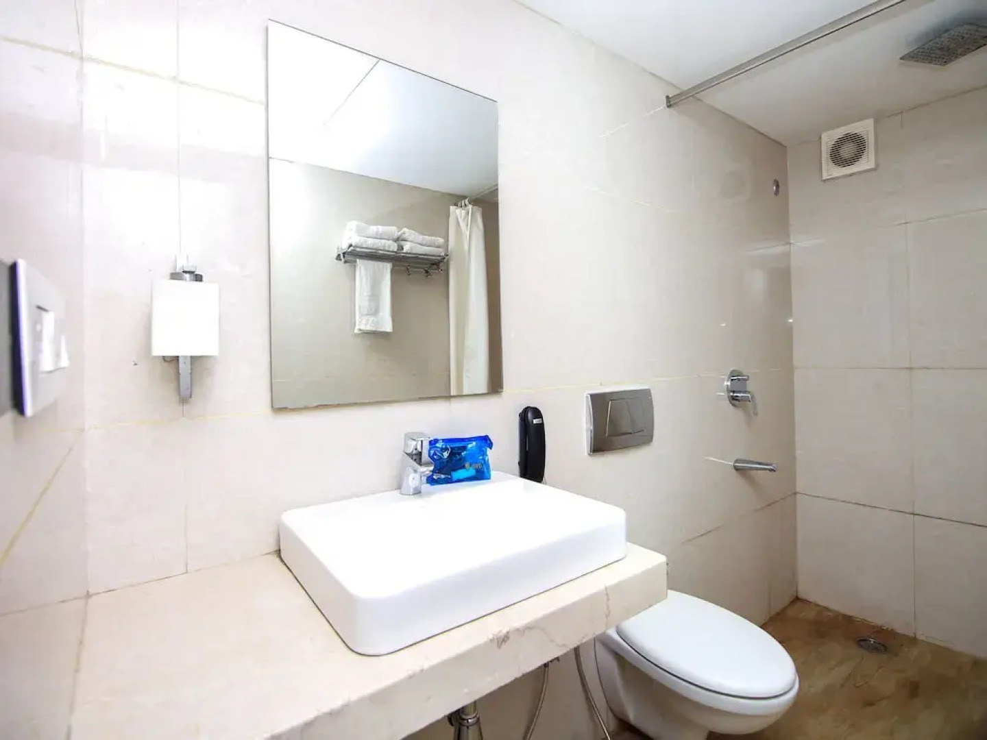 OYO 5561 Hotel Cambean