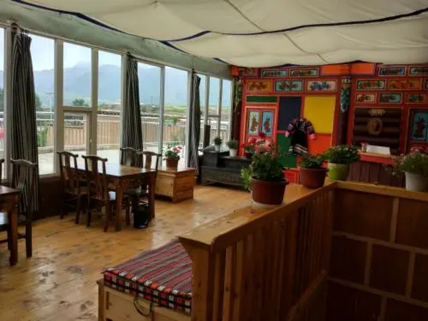 Dzachusama Hostel & Cafe