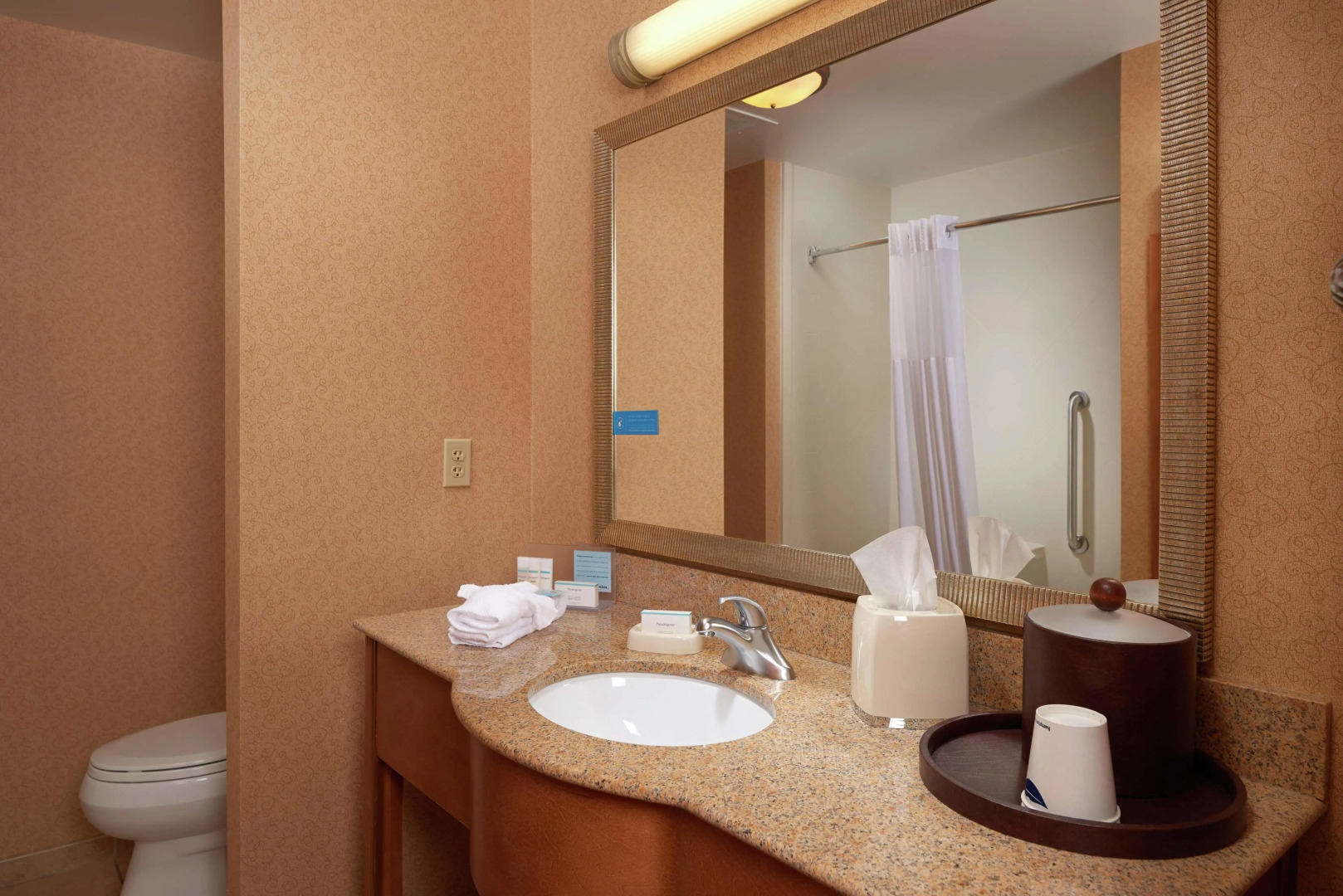 Hampton Inn & Suites Canton