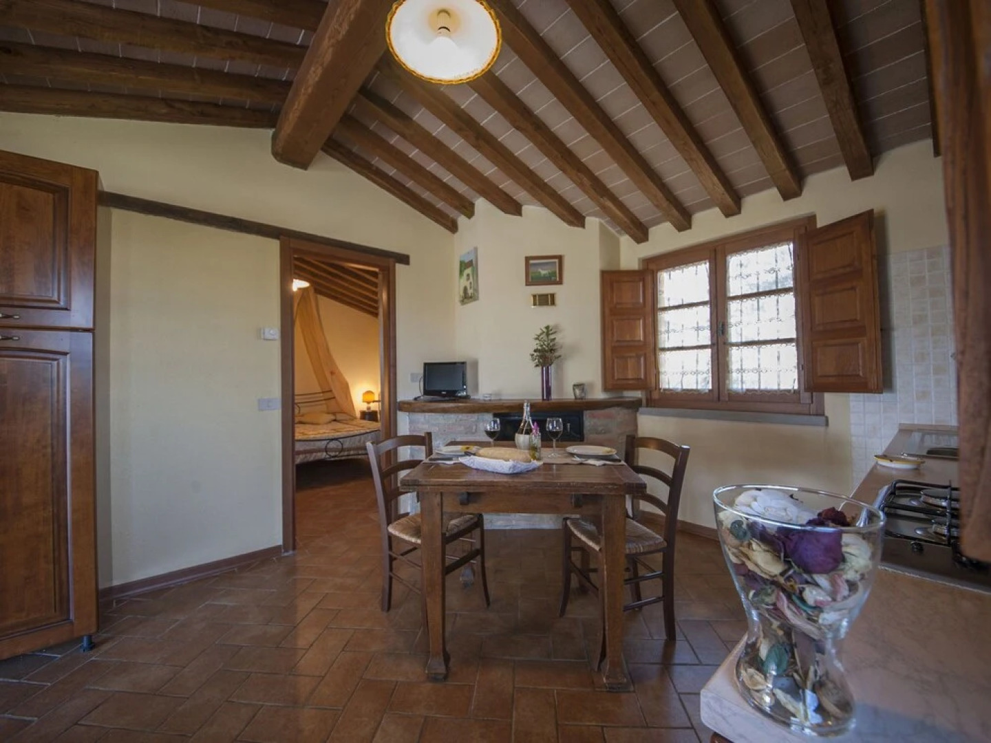 Cozy Holiday Home in Castiglion Fiorentino with Jacuzzi