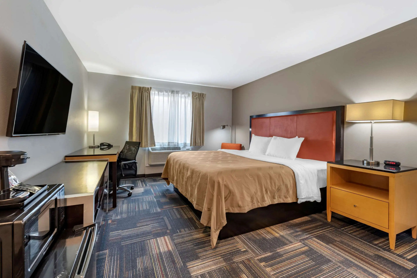 Quality Inn & Suites Evansville Downtown