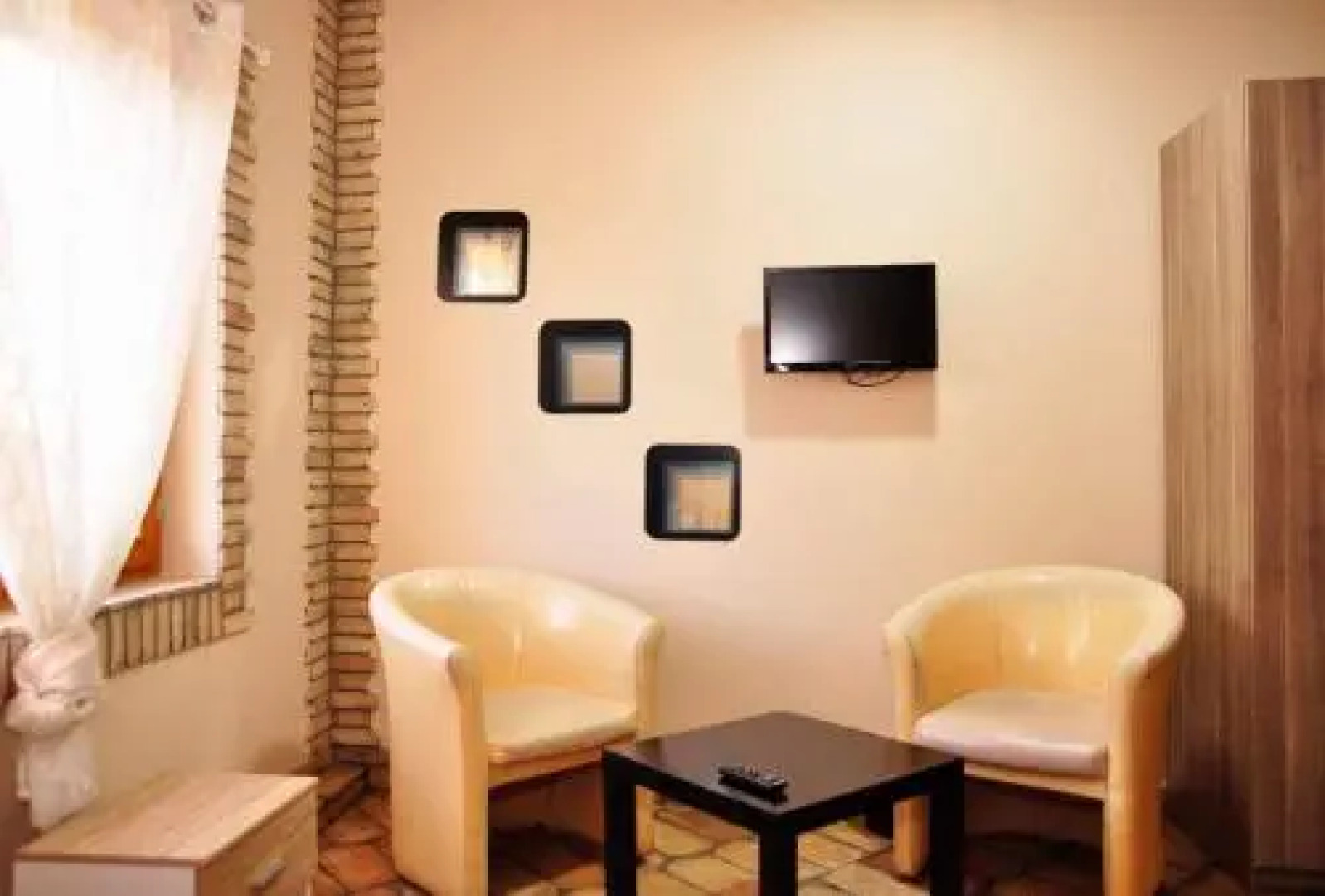 Roadside Restaurant & Caffe Bar