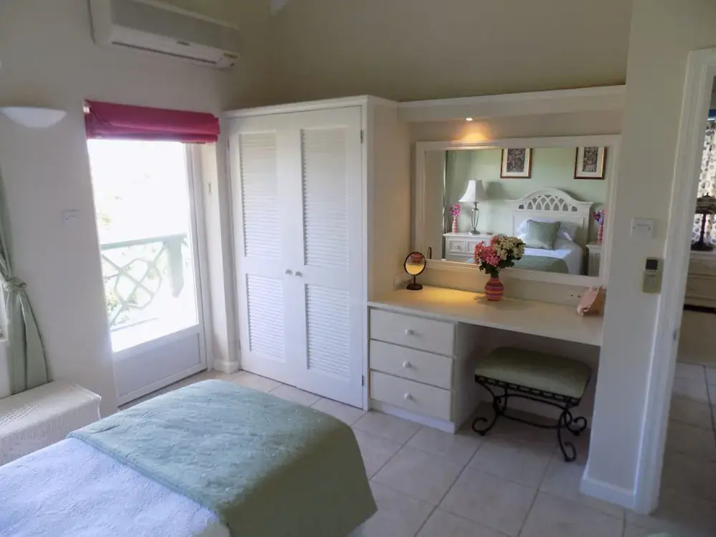 The Pelican #3 - Spacious 2 bedroom 2.5 bath waterfront townhome in the heart of Rodney Bay. 2 Townhouse by RedAwning