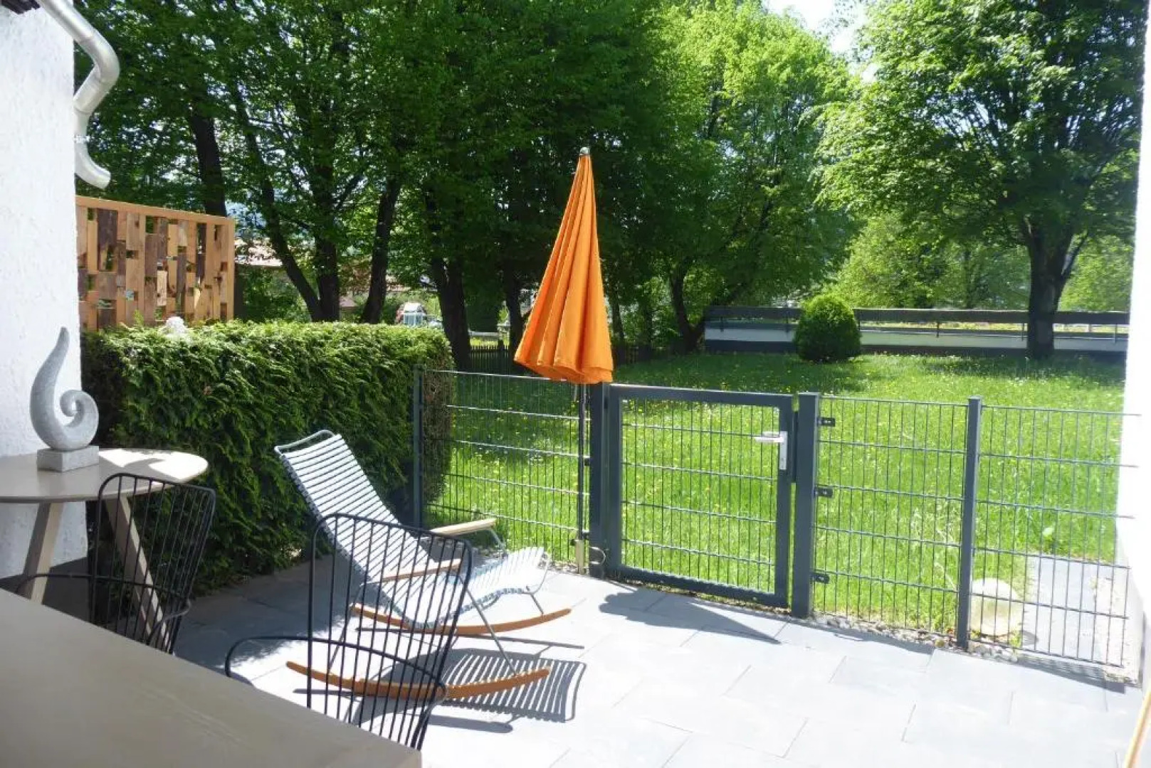 Maurers Schlierseetraum 6, Studio 455 mit 42 qm neu renoviert, Erdgeschoss mit eingezäunter Terrasse in ruhiger Lage am Kirchbichlweg 8