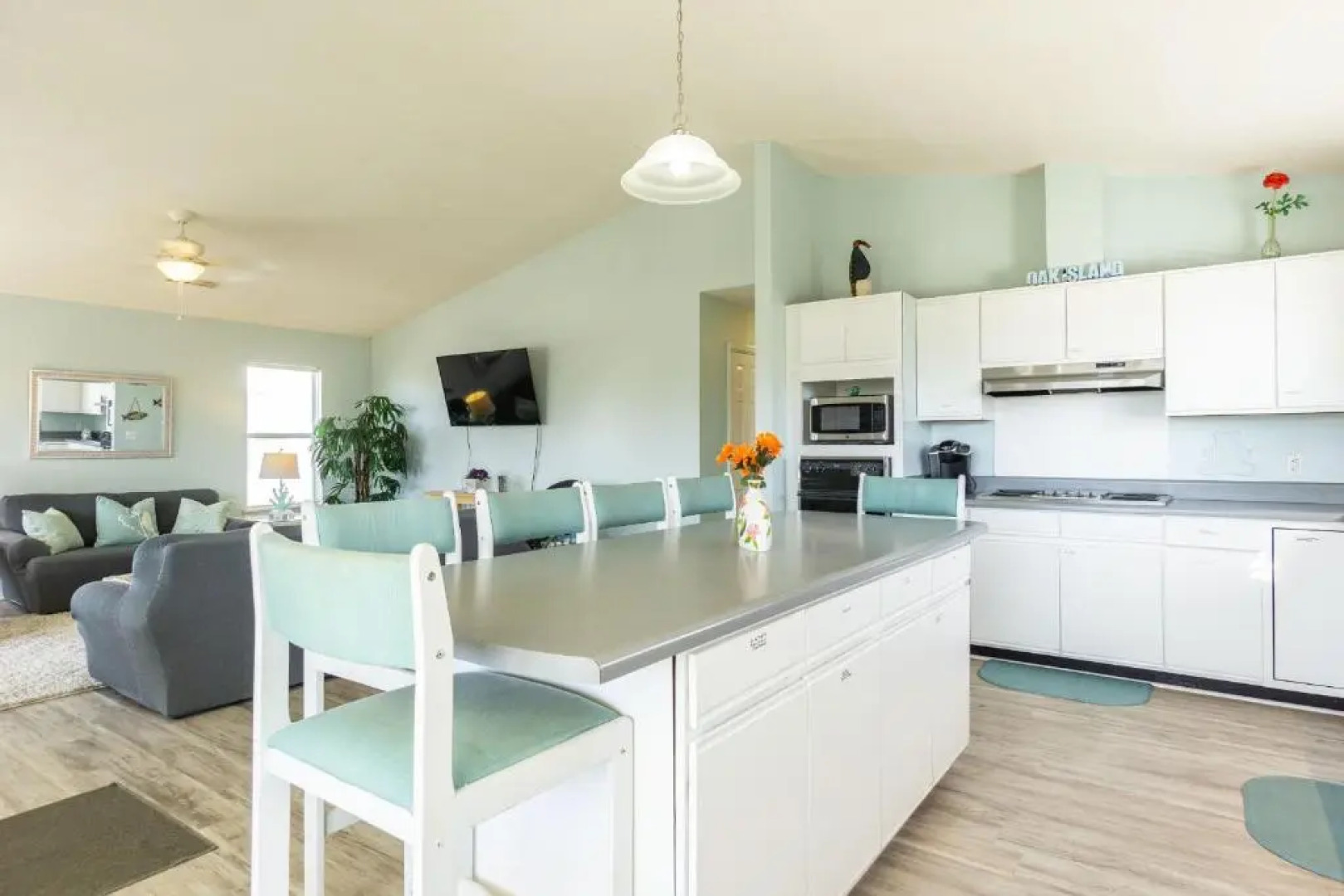 See Otter by Oak Island Accommodations