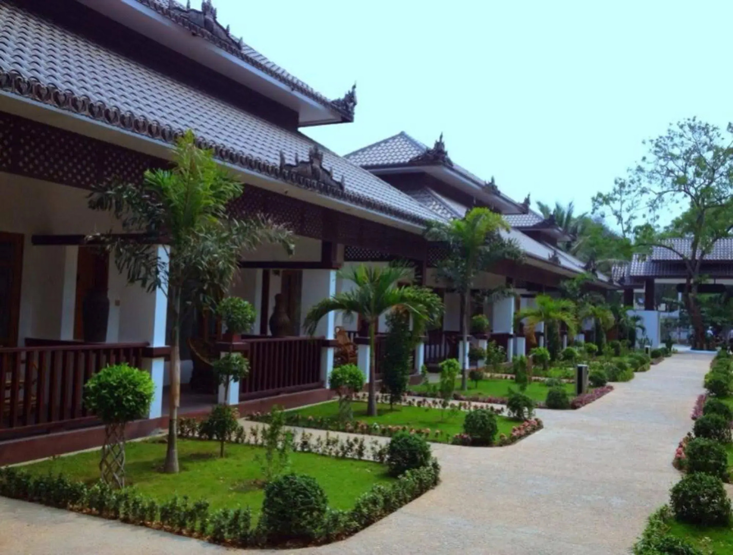 Yadanarpon Dynasty Hotel
