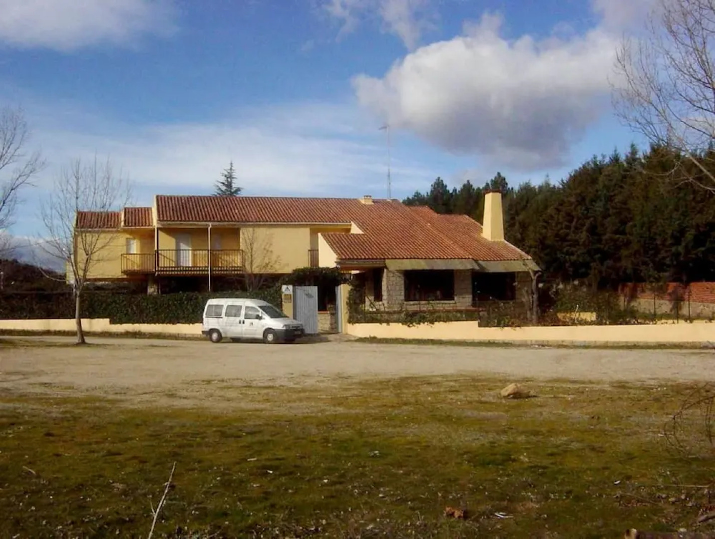 House With 9 Bedrooms in Navaluenga, With Wonderful Lake View and Encl