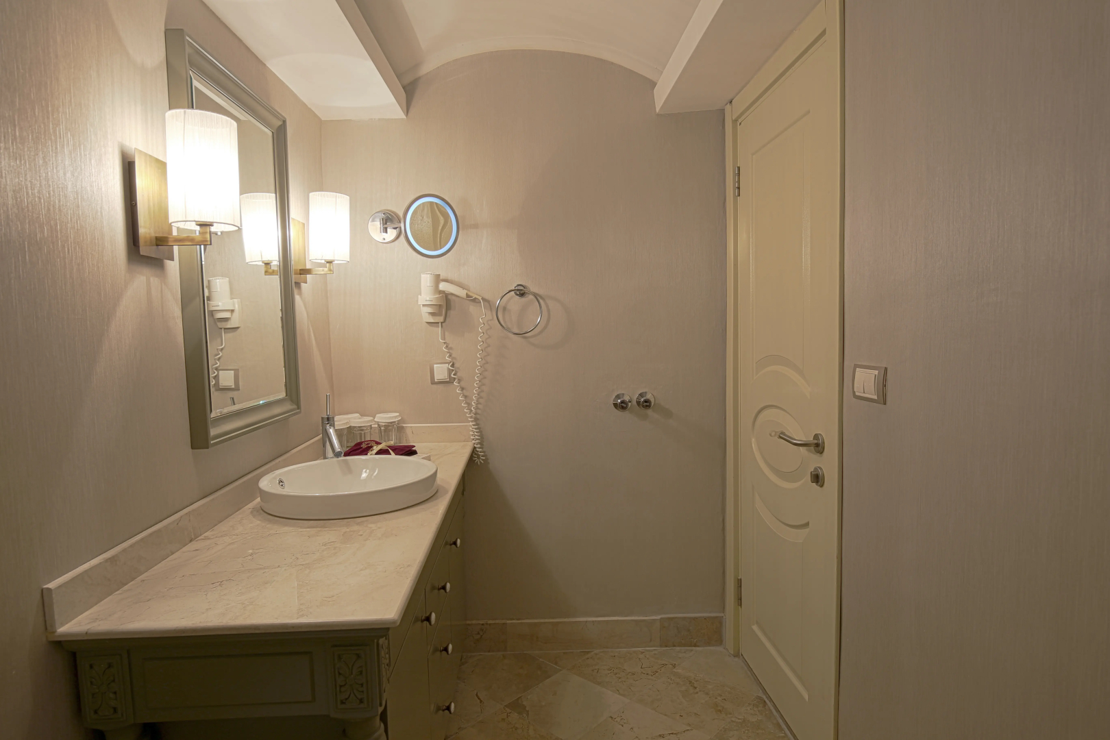 The PINEHILL Hotel & Suites