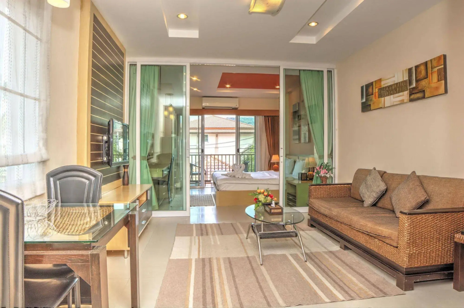 Whispering Palms Suite