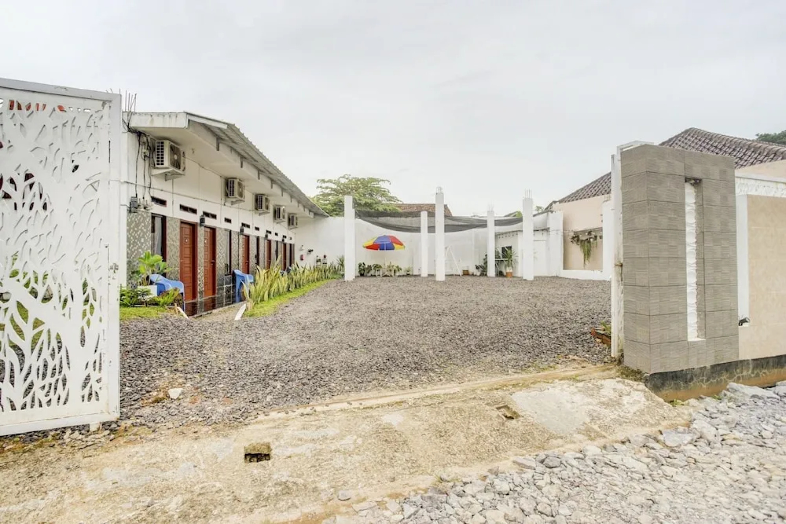 Oemah Ratu Hostel Syariah by OYO Rooms