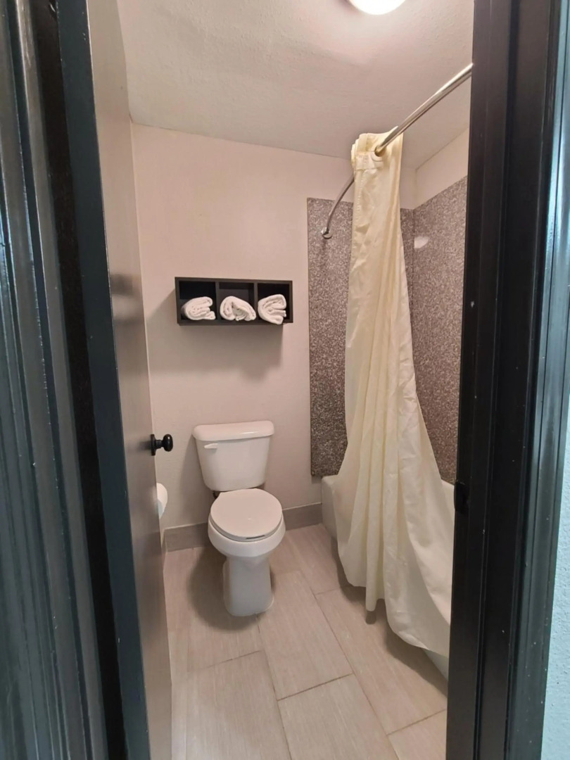 Econo Lodge Russellville I-40