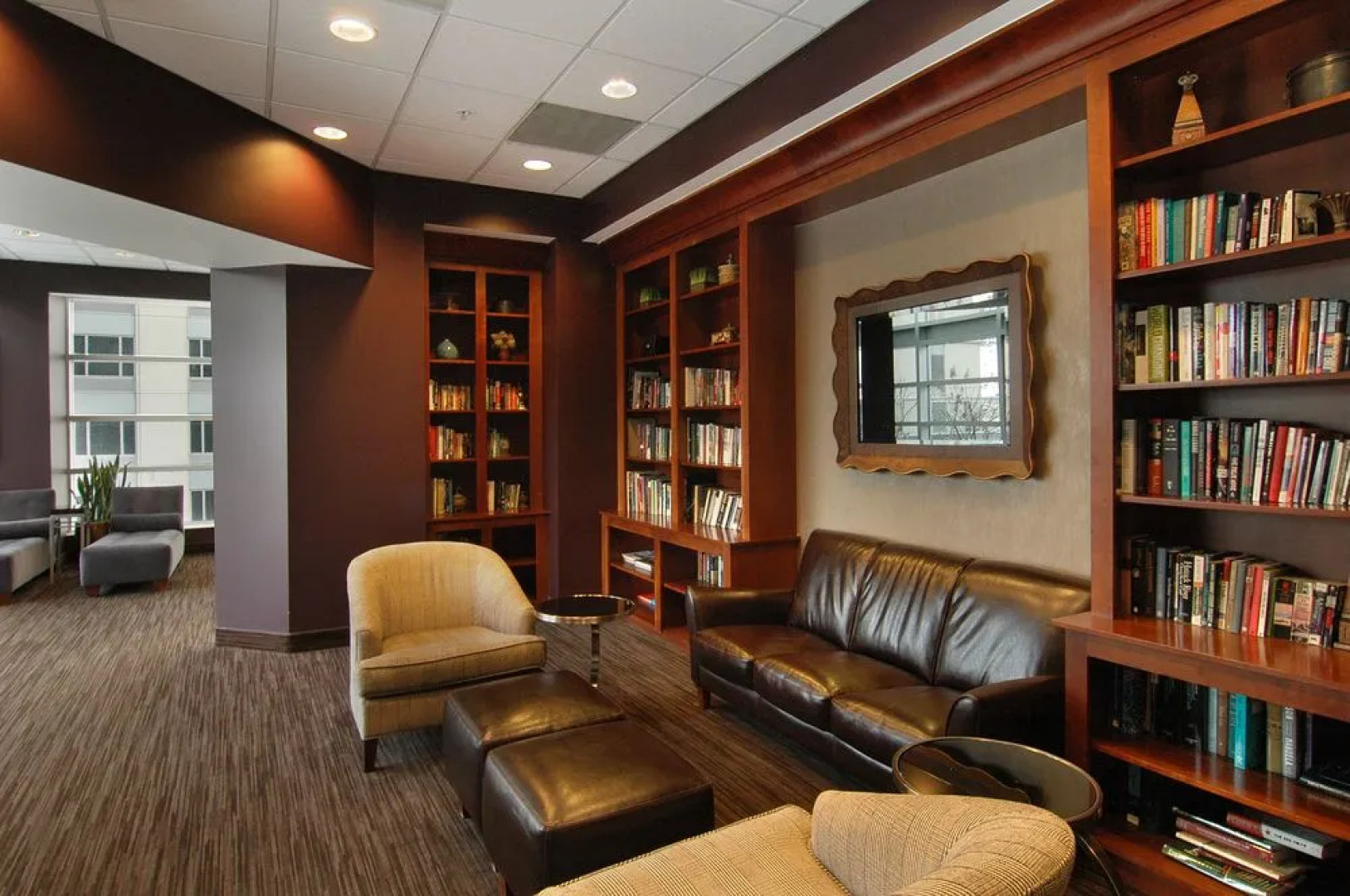 Chicago Grand Plaza Suites