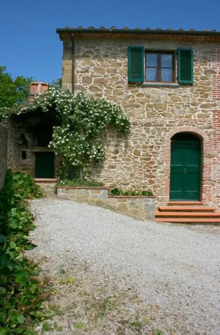 Wonderful private villa with WIFI, private pool, TV, pets allowed and parking, close to Arezzo