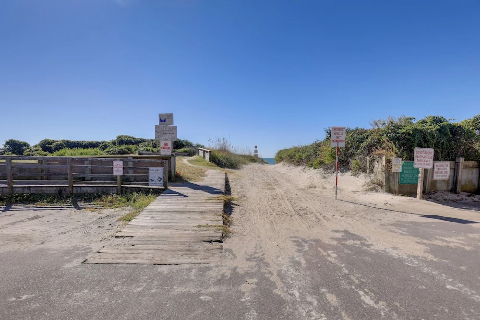 Pine Knoll Shores Getaway - Walk to Beach!