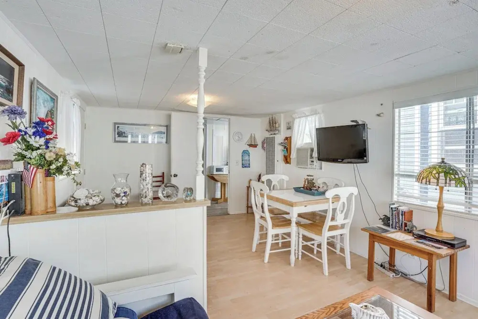 Quaint Avalon Cottage < Half-mi to Beaches!