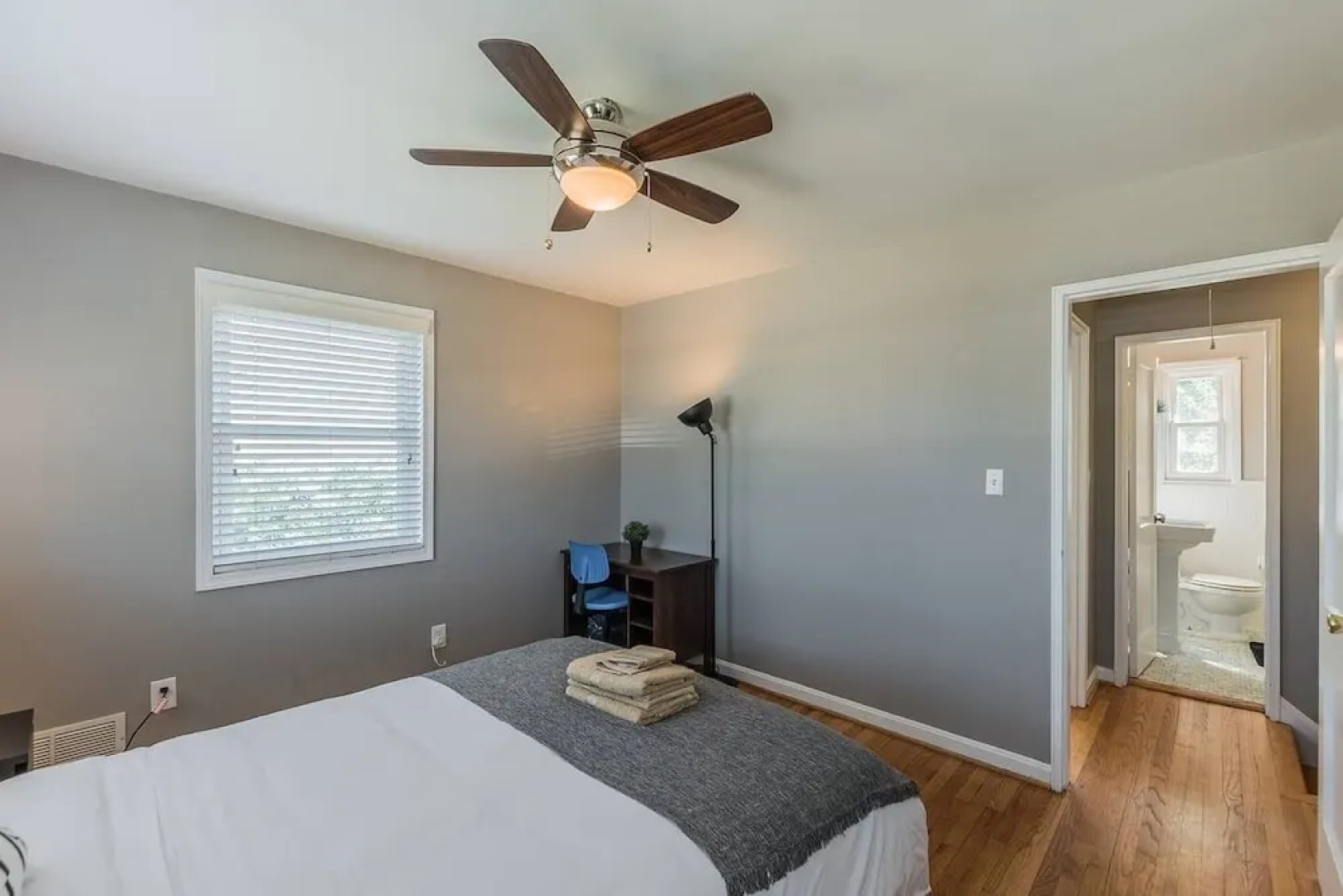 Luxurious 3br 2ba Townhouse with cozy backyard