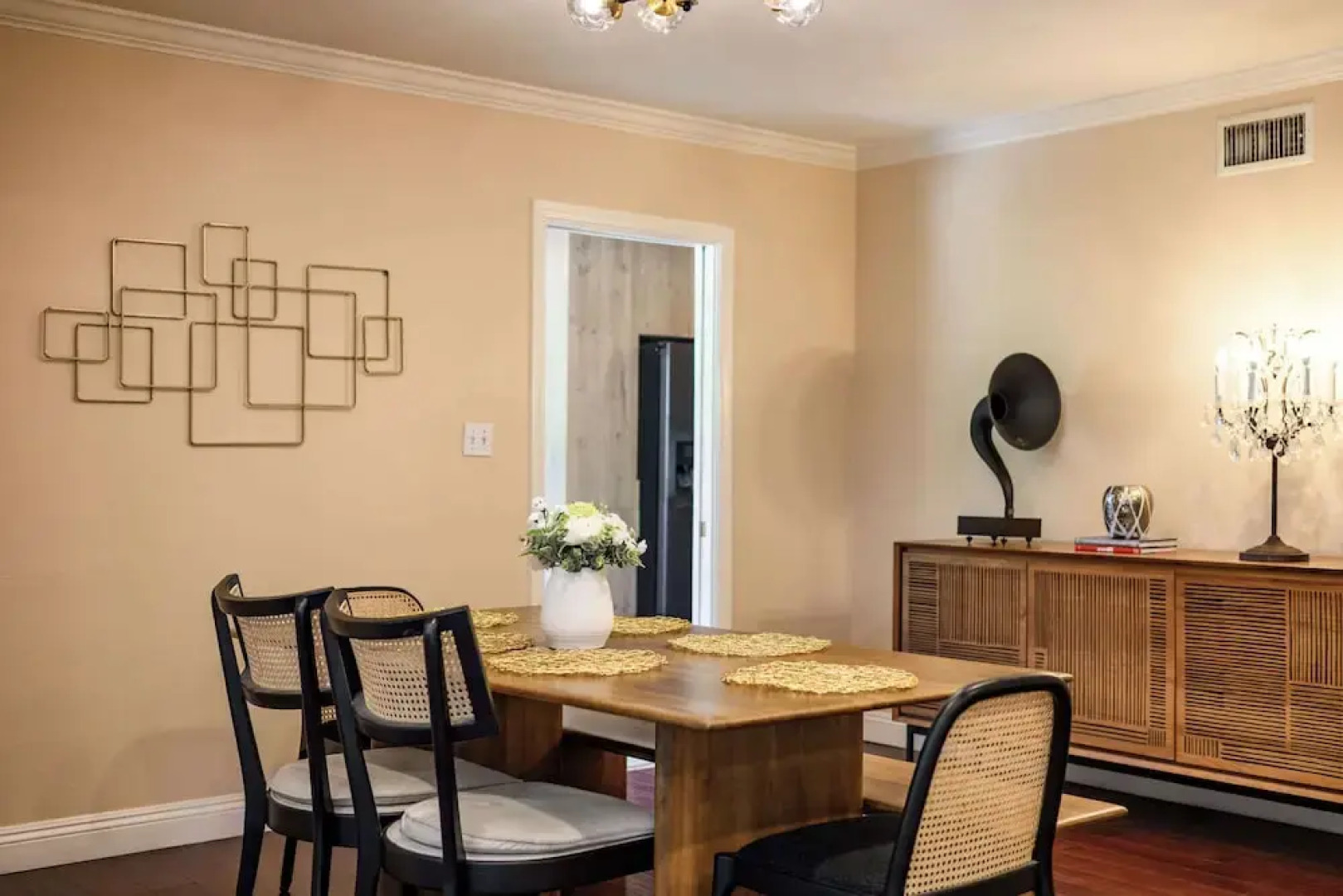 Modern Serenity Near LA Tranquil 3BR Stay