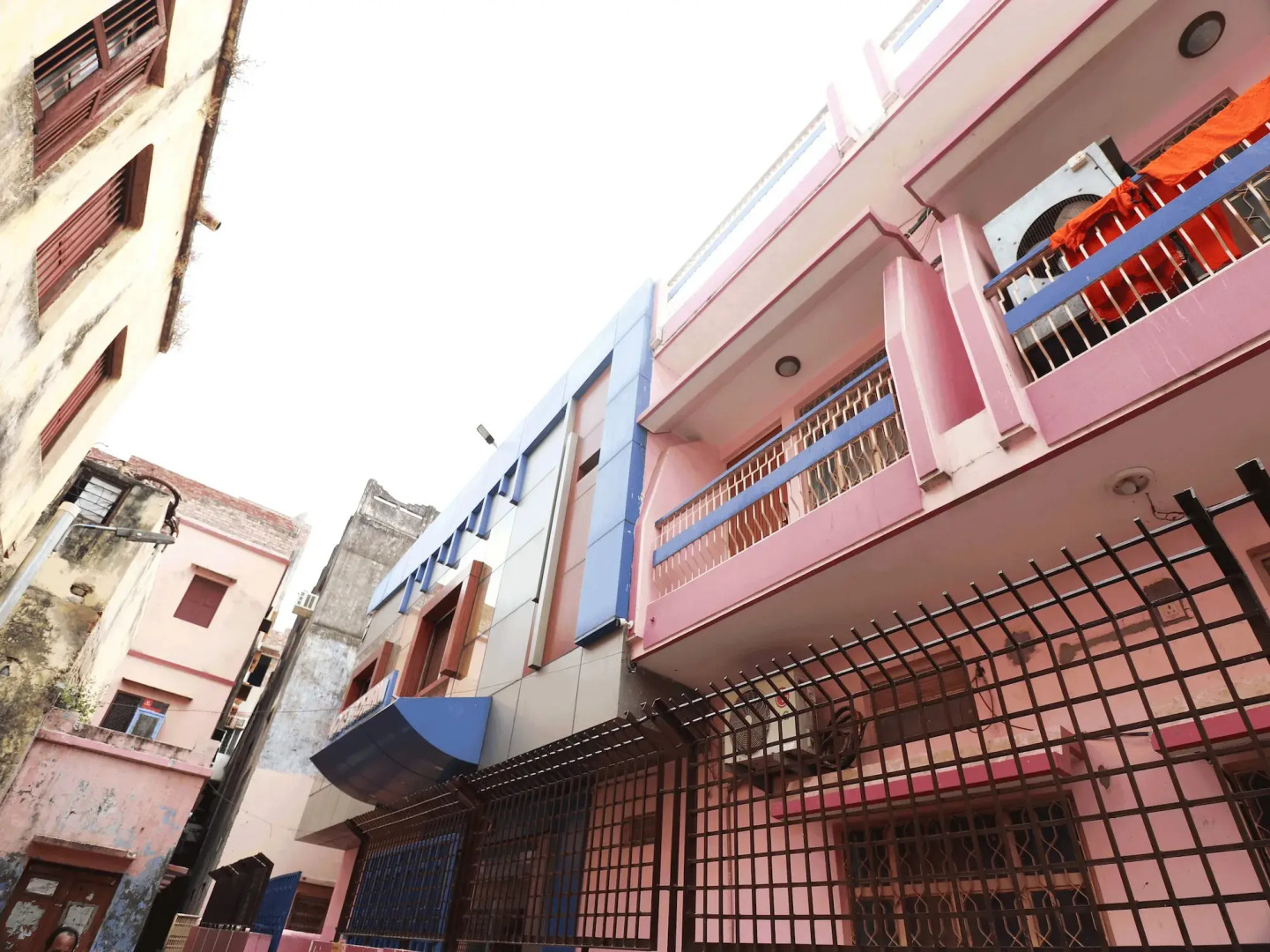 OYO 18682 Hotel Roshan