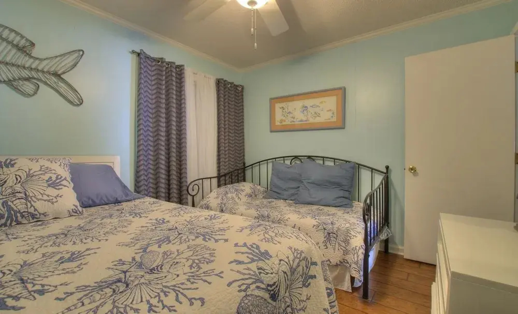 Apatb 164 2 Bedroom Condo by Redawning