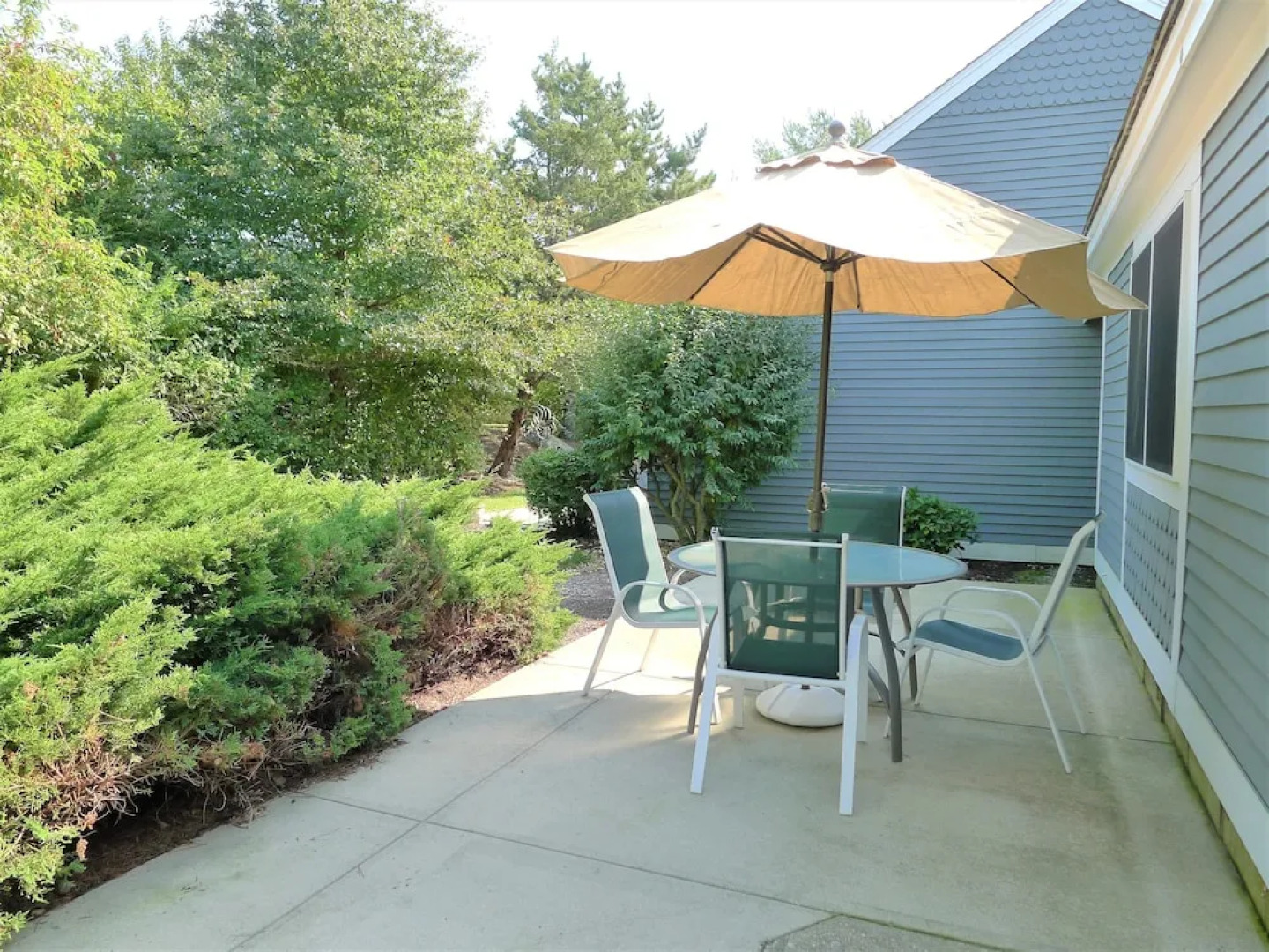 10 Gray - 2 Bedroom Condo