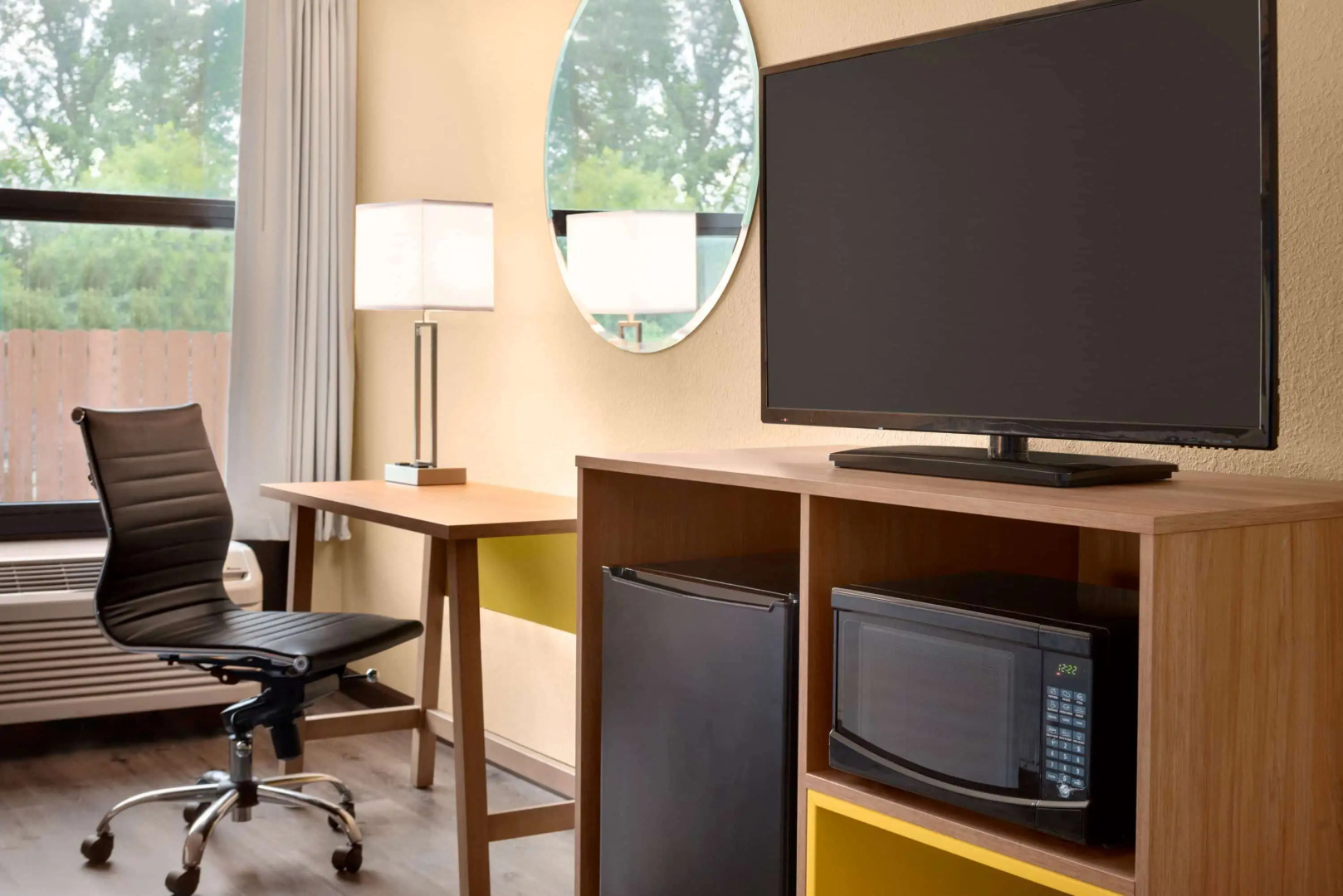 Days Inn & Suites by Wyndham Merrillville