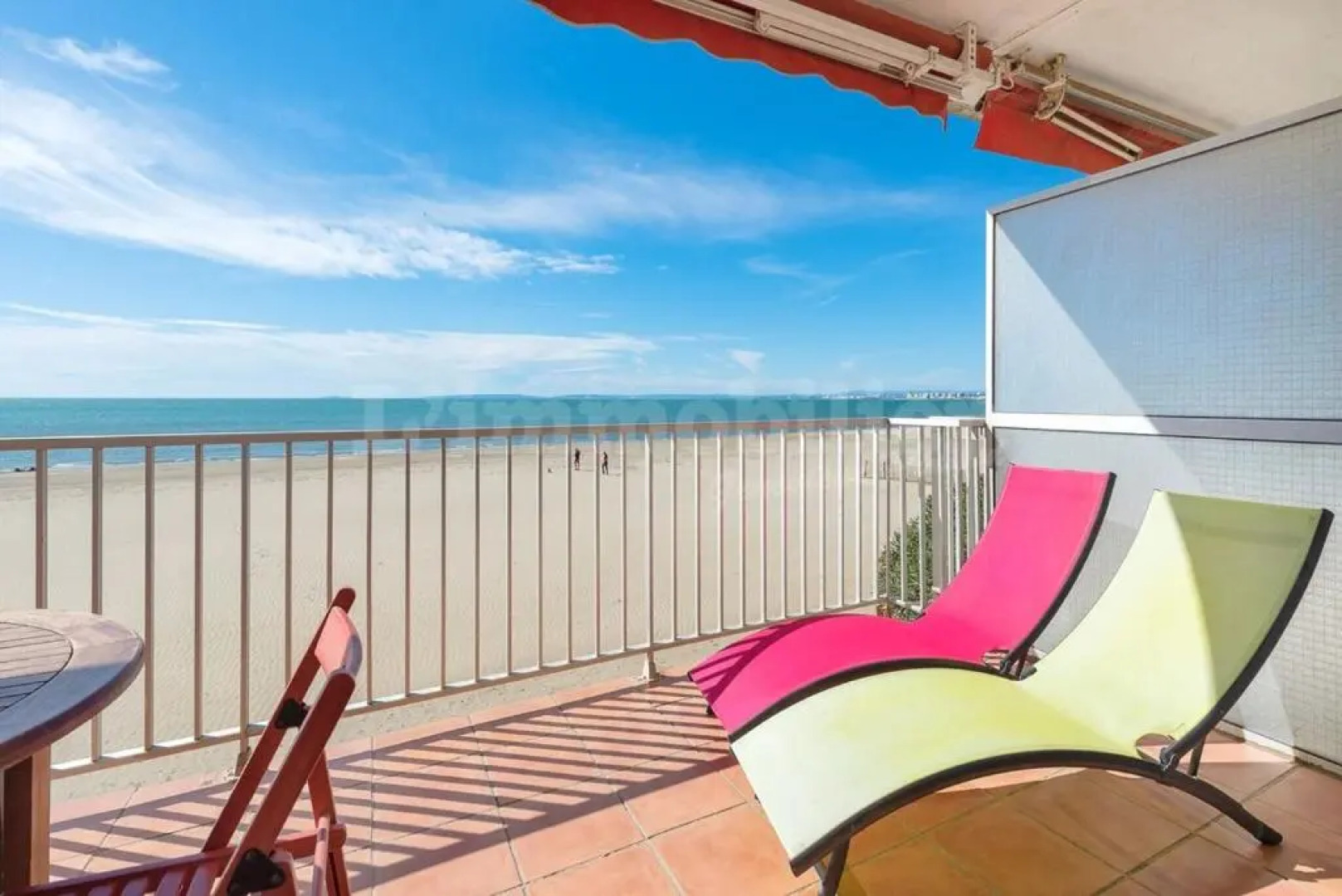 AS18069 - P3 Vue Mer exceptionnelle , sur la plage à 2 pas du Centre Ville