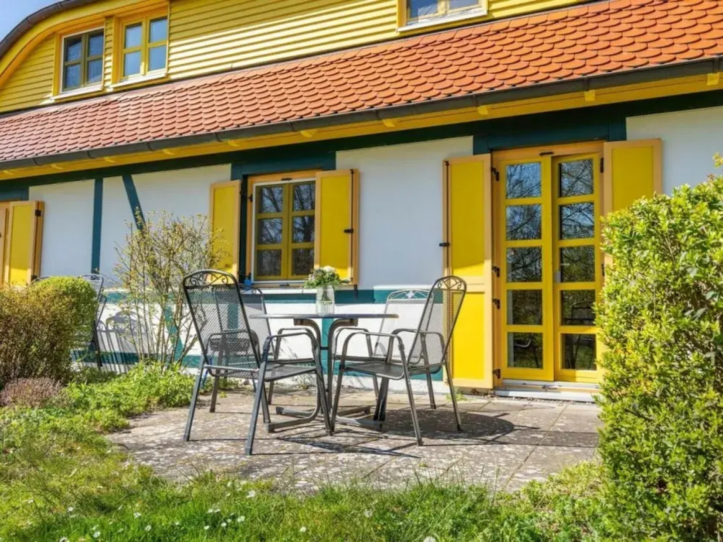 Comfy Apartment With Terrace