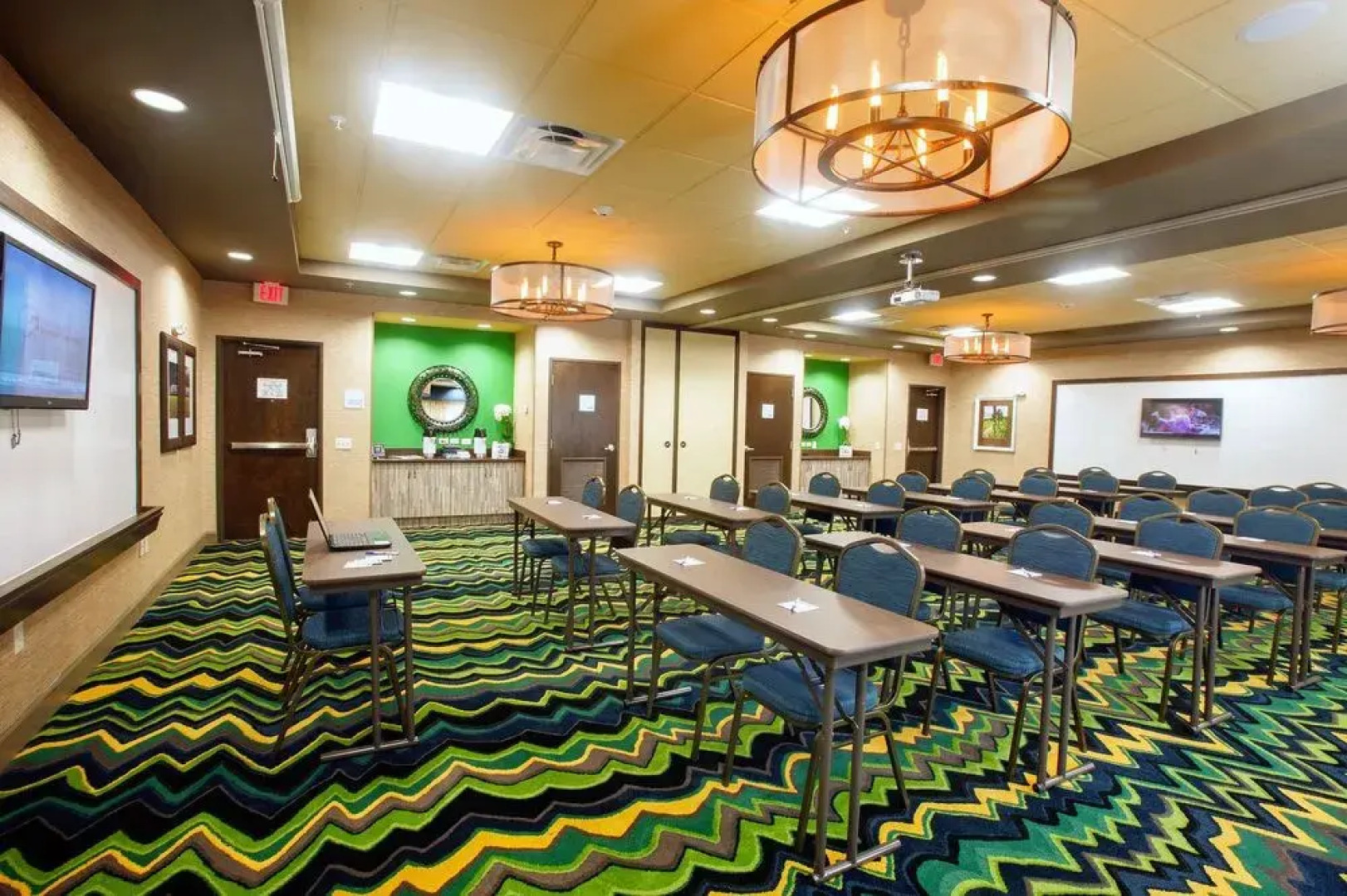 Holiday Inn Express & Suites Perry-National Fairground Area