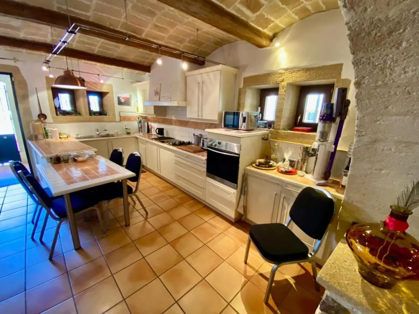 GROOMI - La Pouzilhacoise : Grande demeure avec patio !