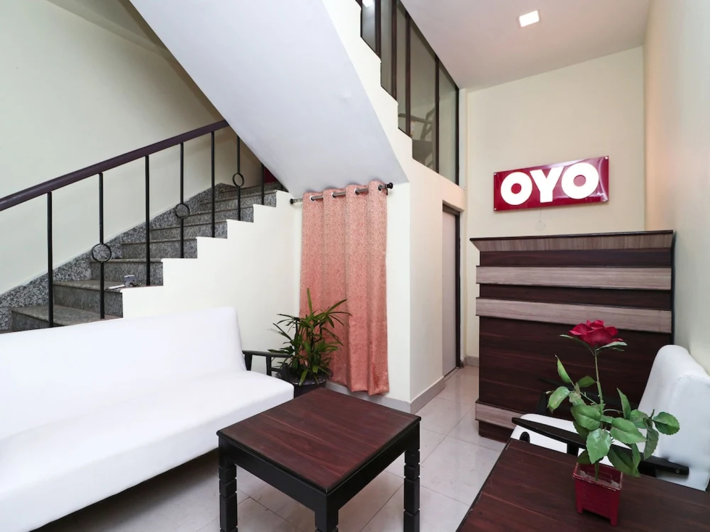 OYO 14811 Hotel Royal Monarch