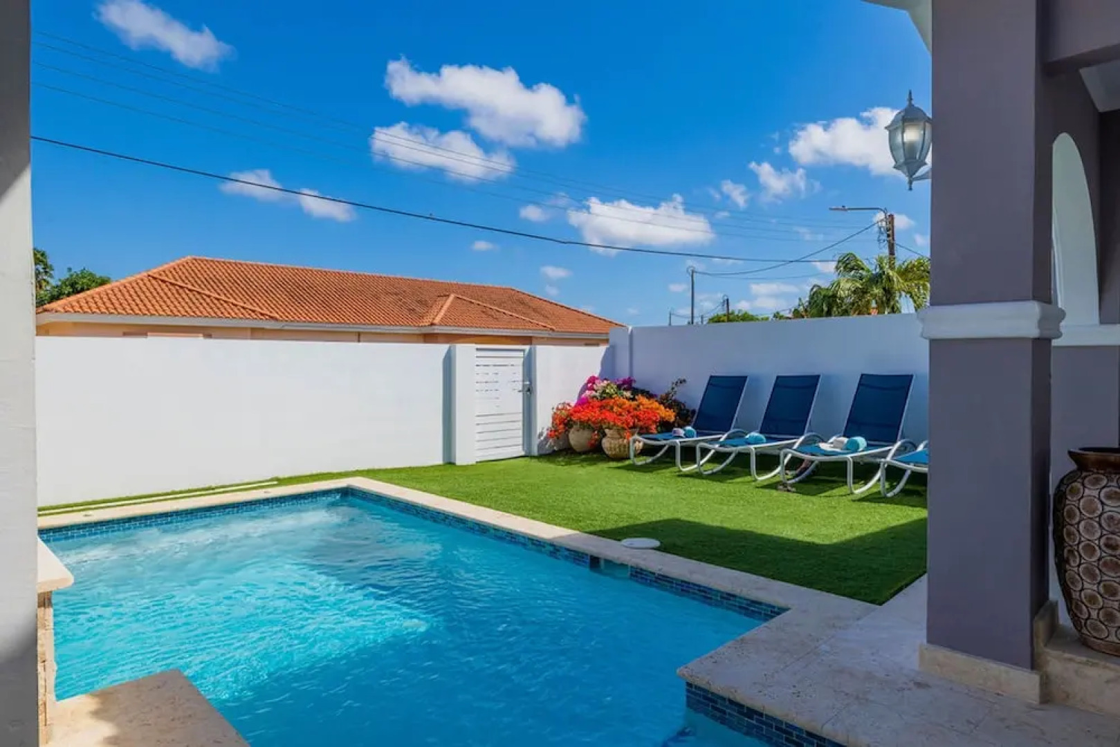 Remodeled 3br2ba Cozy Central Private Pool