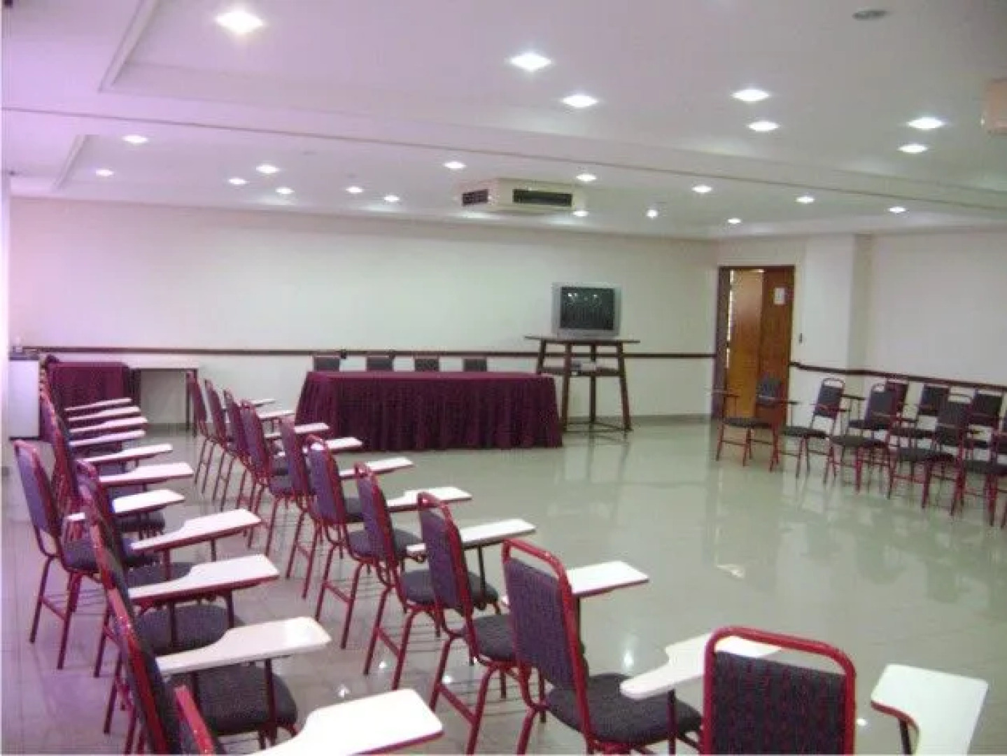 Victoria Plaza Hotel