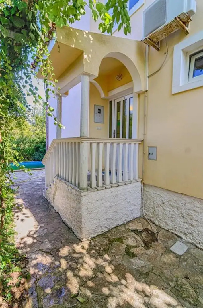 Comfort Pool Apartments