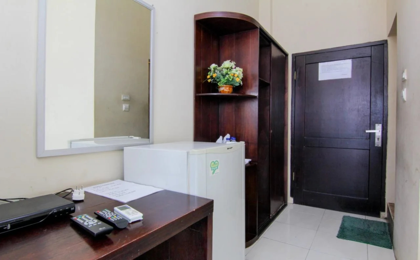 Hotel Sing A Song