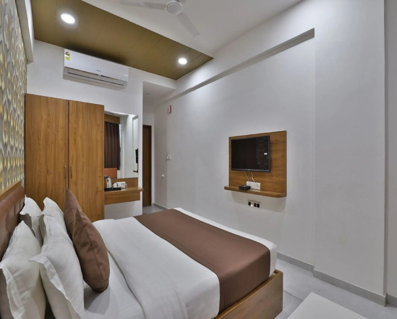 Hotel The Global Point