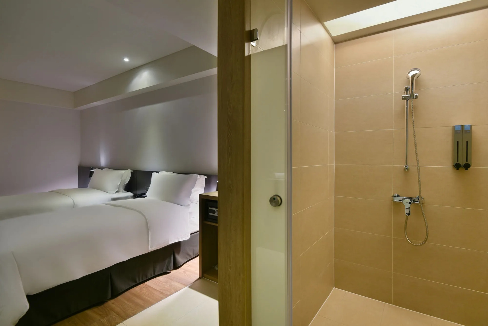 Just Sleep Kaohsiung Station