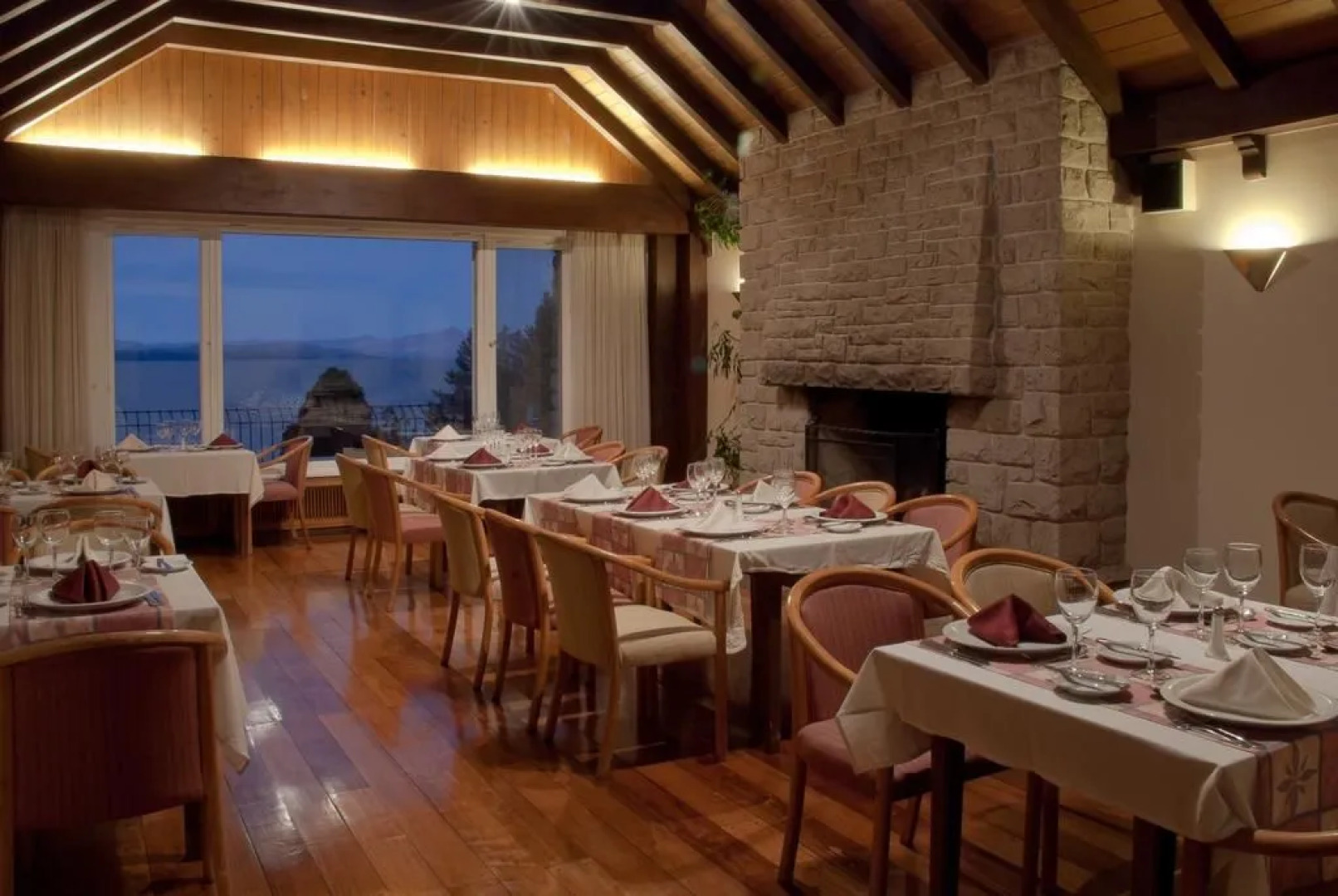 La Cascada Casa Patagónica by DON