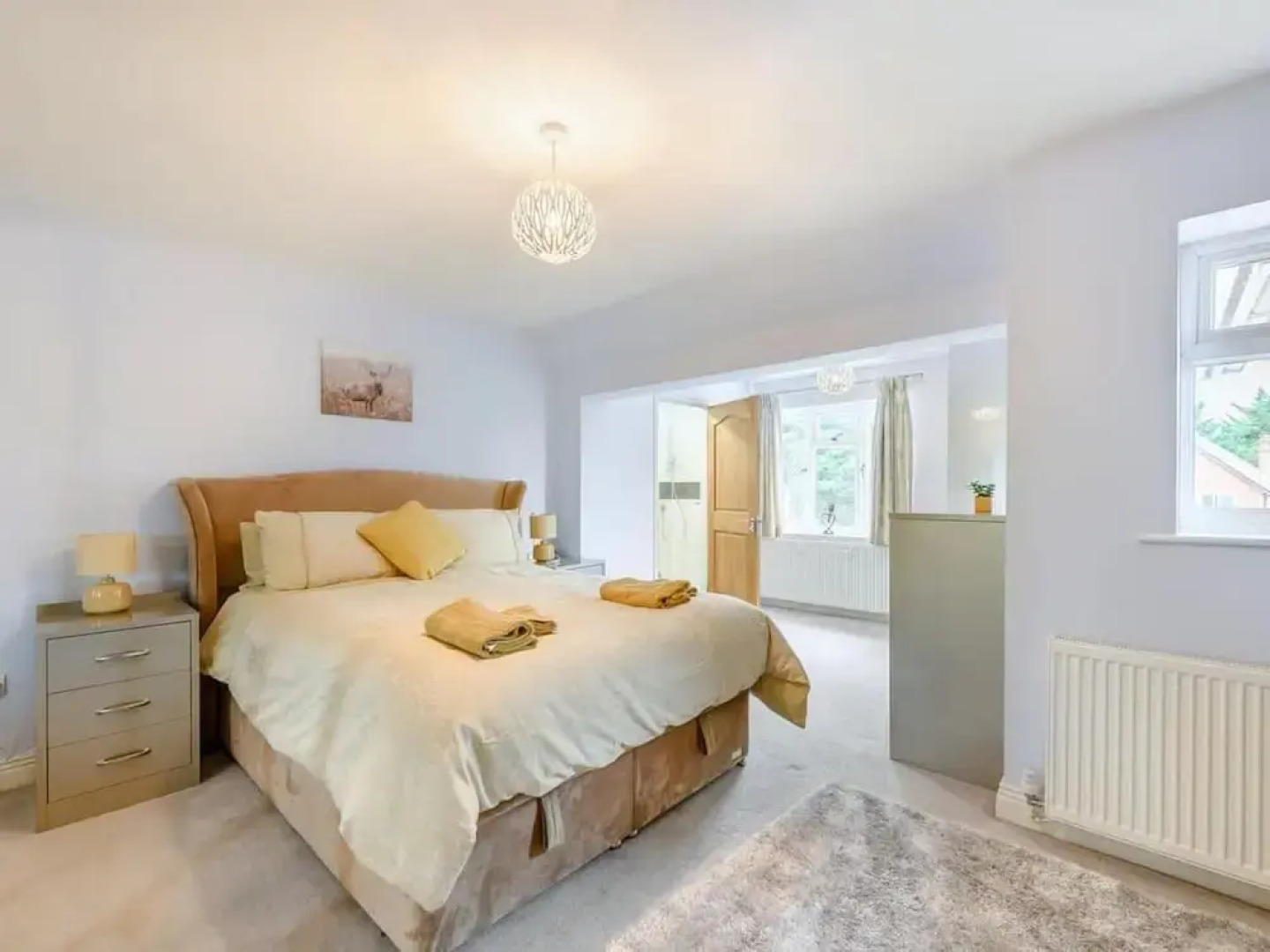 6 Bed House - Sleeps 11 - Pets - Garden - Parking