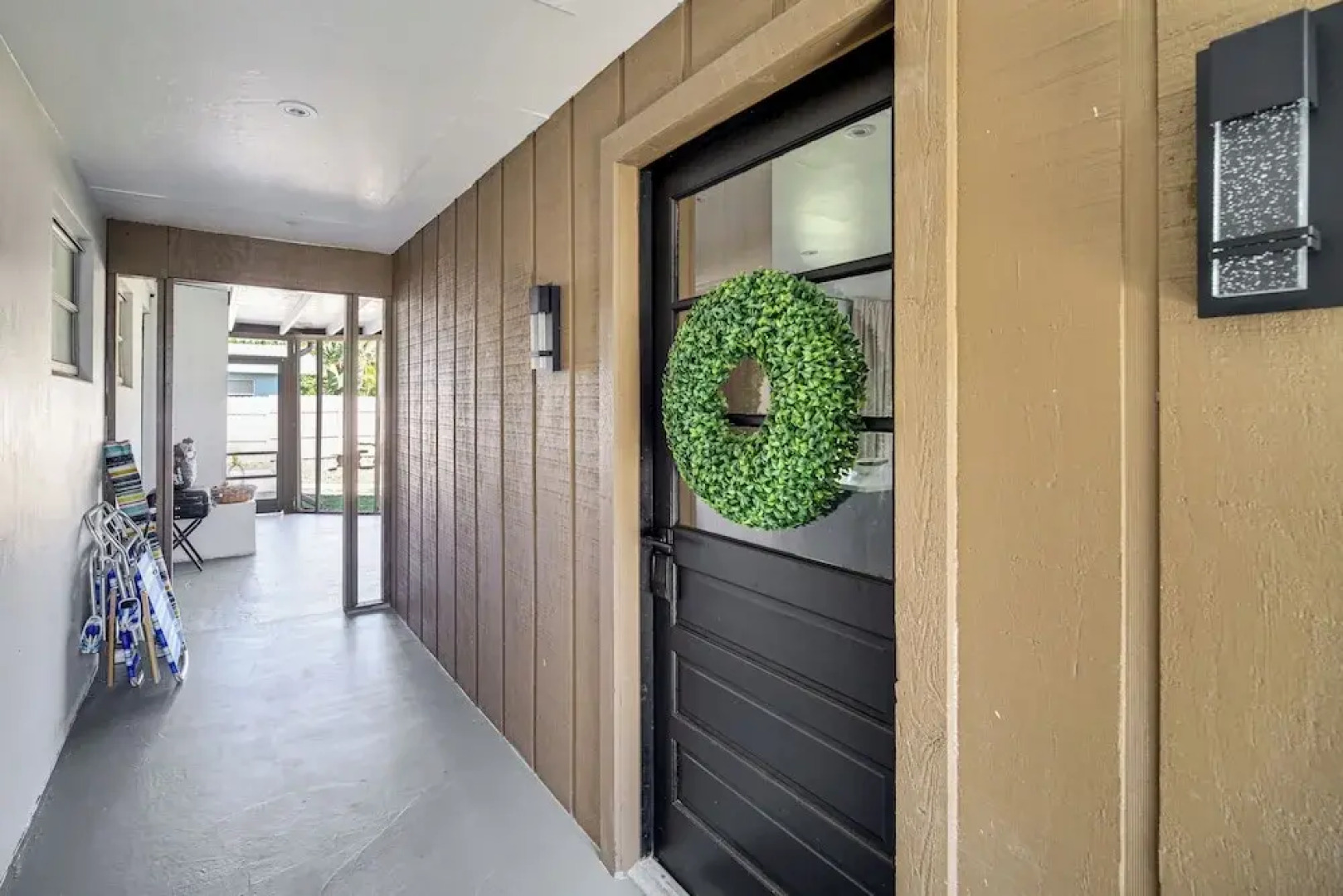 Walk to Beach & Eats: Modern Indialantic Apt