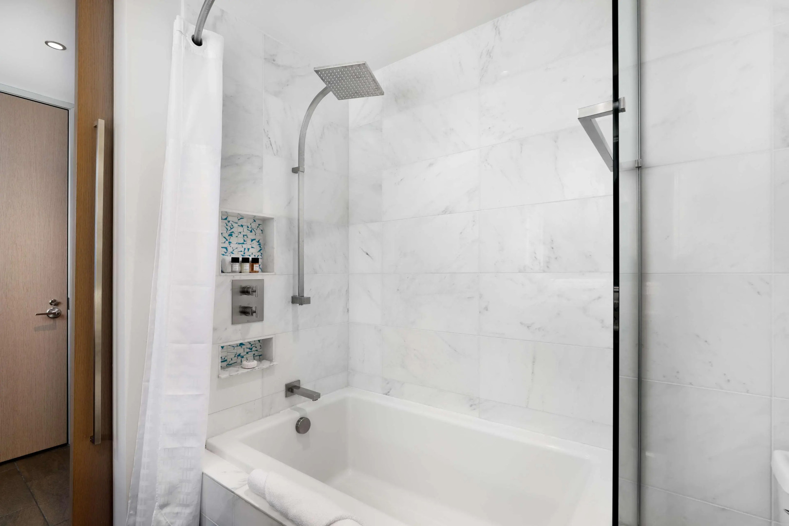 The Art Hotel Denver, Curio Collection by Hilton