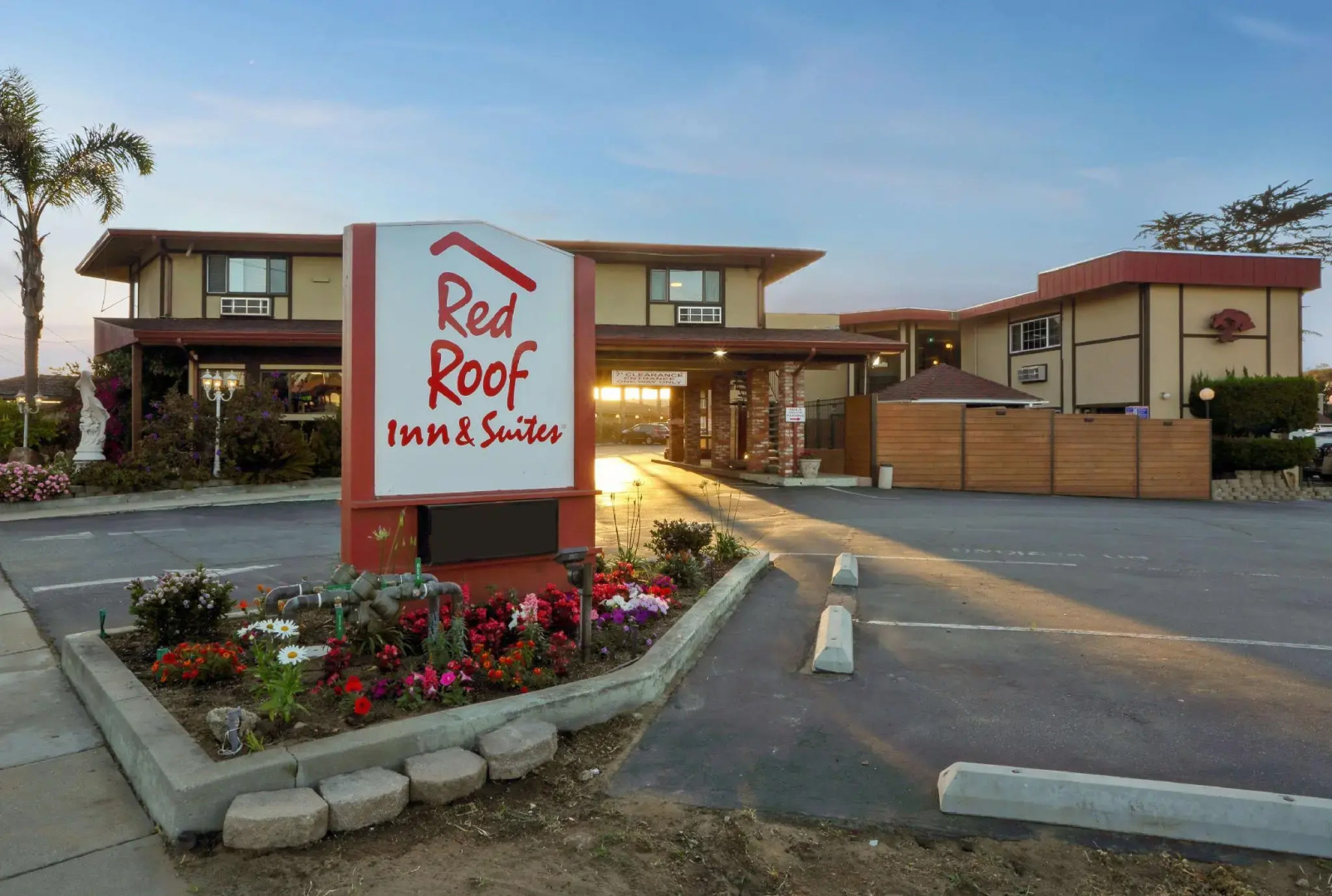 Red Roof Inn & Suites Monterey