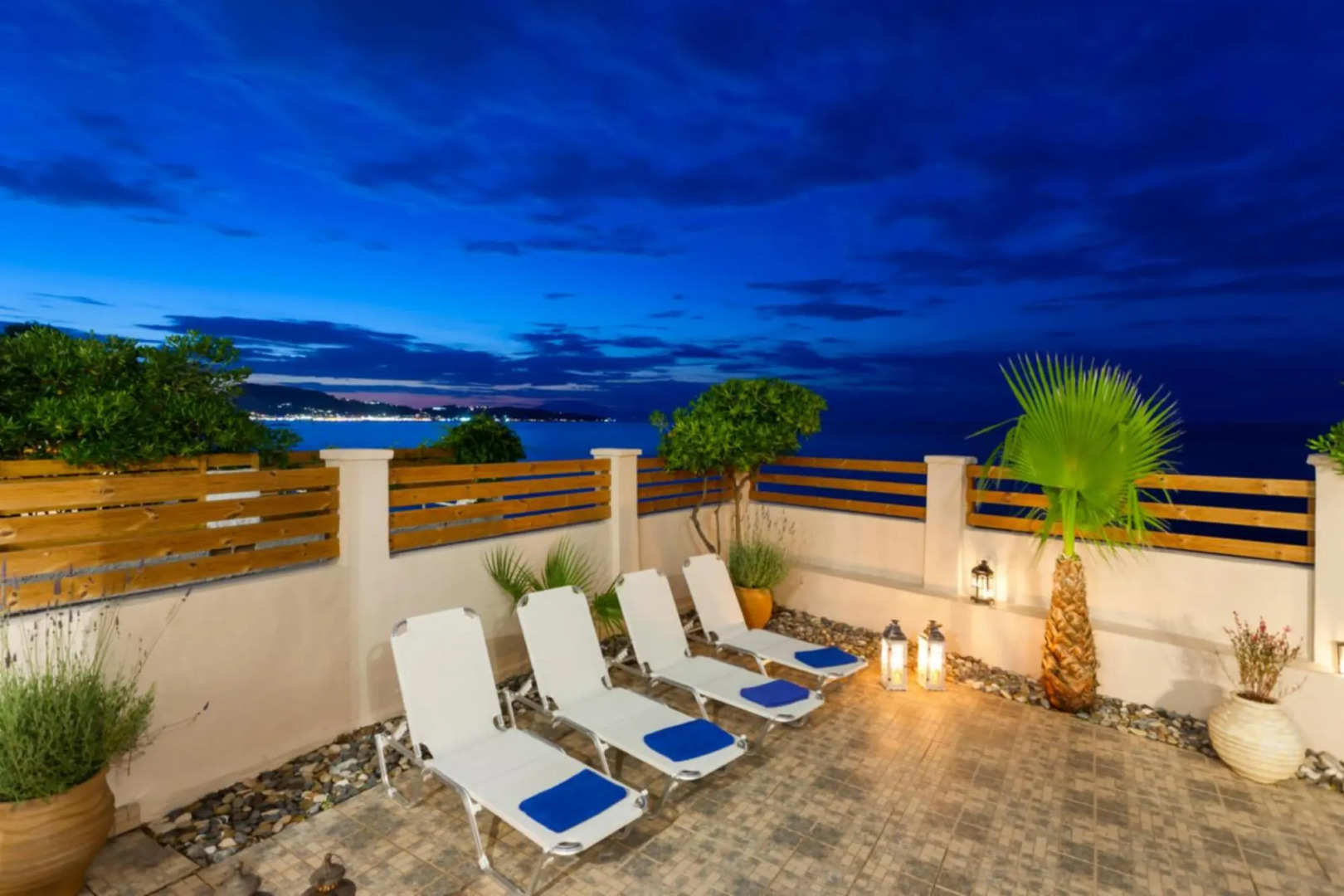 Villa Elizabeth - Seafront Modern Villa - Villa Elizabeth - Seafront Classic Villa