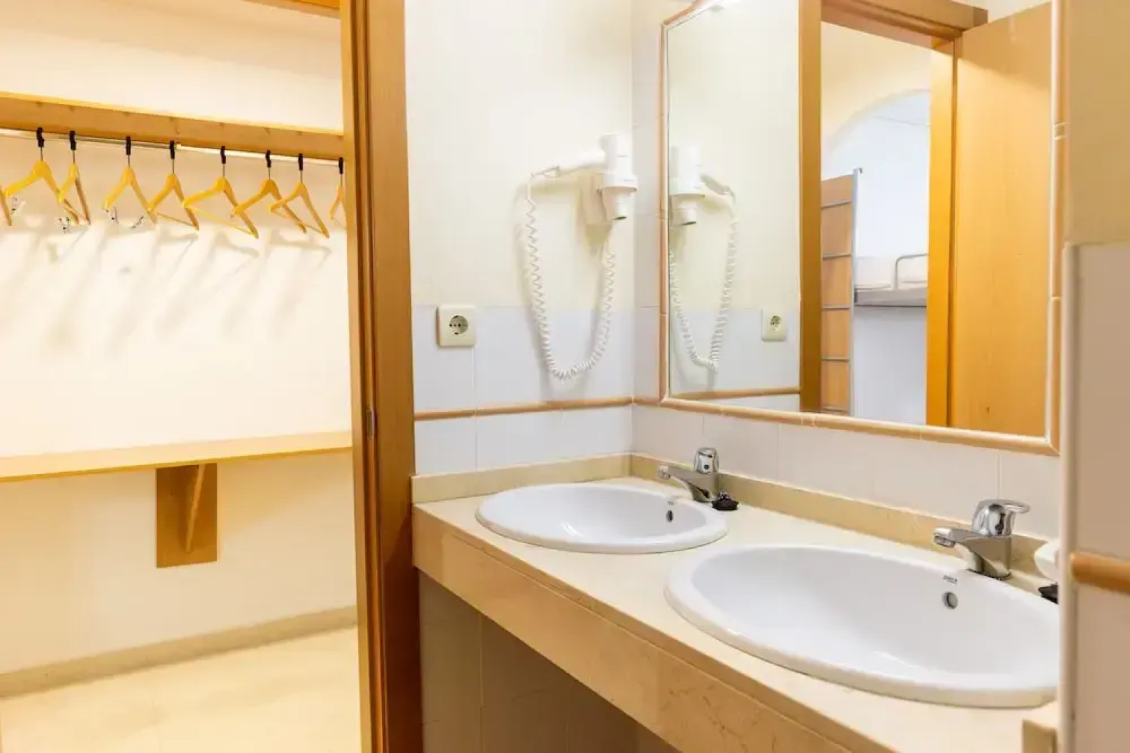 Albergue Inturjoven Sierra Nevada - Hostel