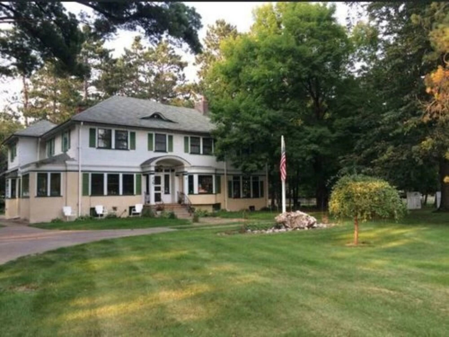 Hallett House Bed & Breakfast