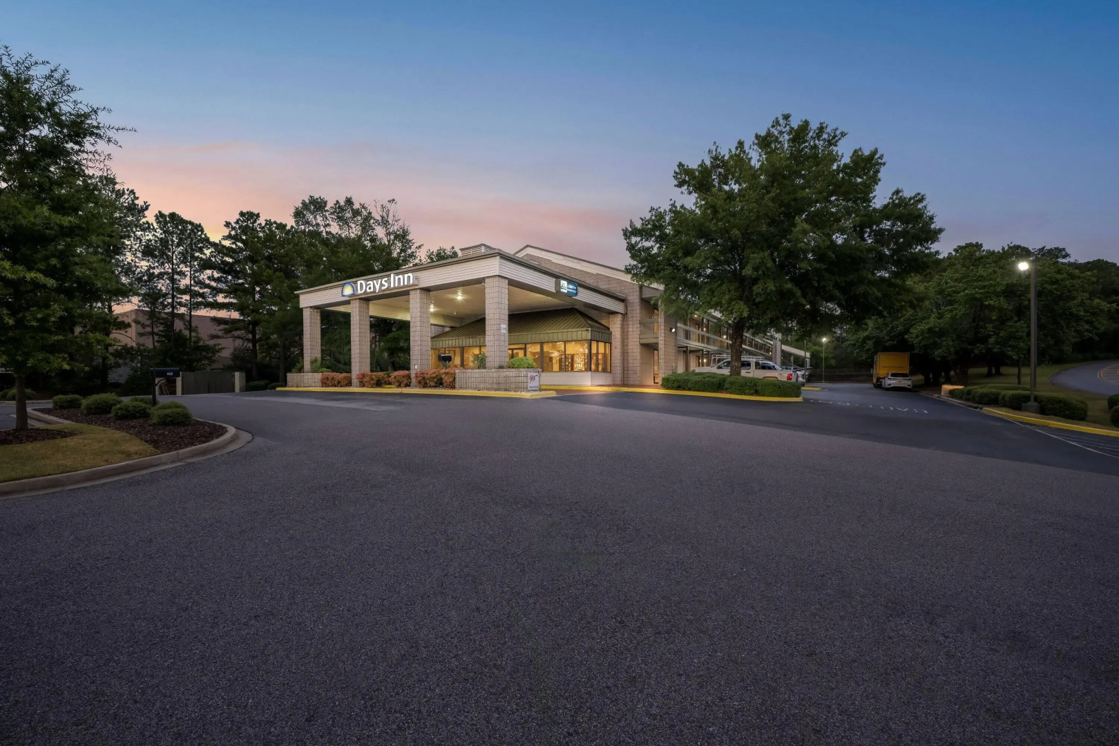 Days Inn by Wyndham Hoover Birmingham