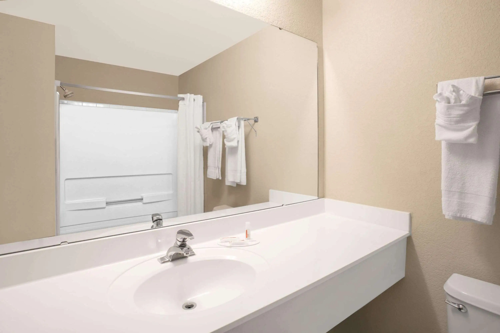 Super 8 by Wyndham Clemmons/Bermuda Run/Winston-Salem I-40