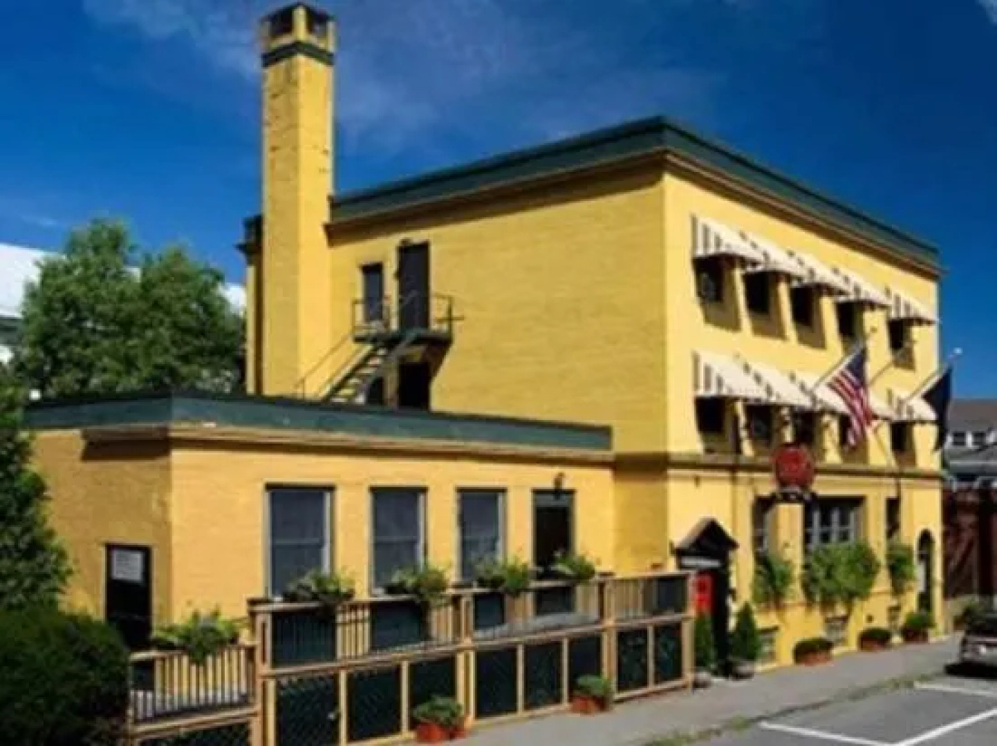 The Lindsey Hotel